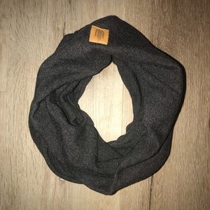 NWOT Kiya Tomlin Neck Huggie